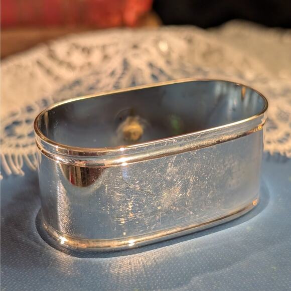 Set of 4 Elegant Silver Plated Oval Napkin Rings w/ Gold Plated Bows-Great Gift! - Picture 7 of 7